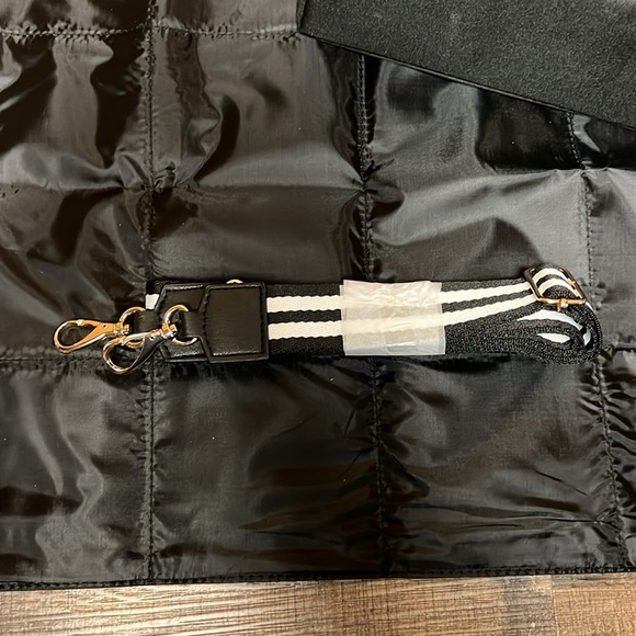 Tote Savvy Crossbody change kit hybrid design easily access‎ a diaper wet wipe - Picture 5 of 8